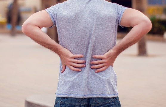 Ryggsmärta och stelhet i nedre ryggraden